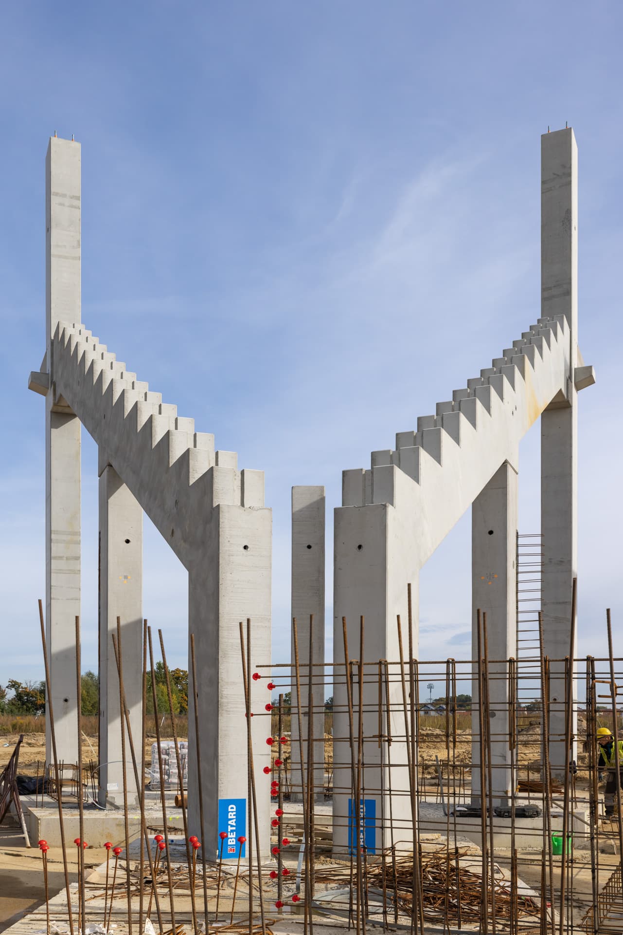 Montaż belek zębatych