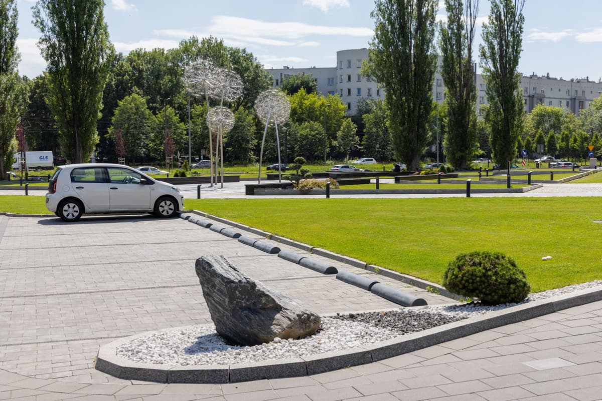 Ograniczniki parkingowe na miejscach postojowych