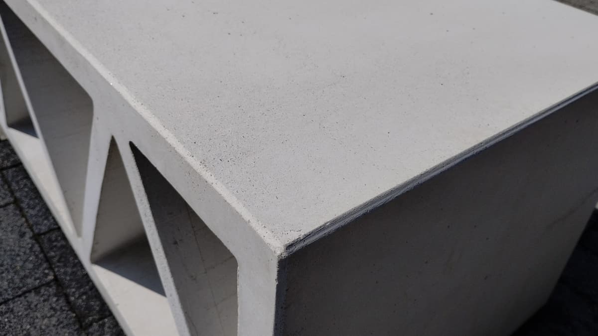 Betonowa Ławka Triga - zbliżenie na detale produktu