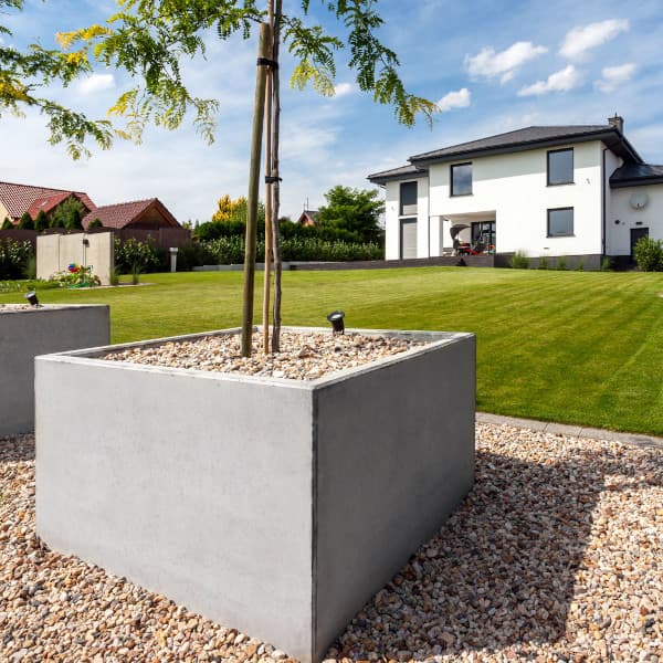 Donica Cubo 150 na posesji prywatnej