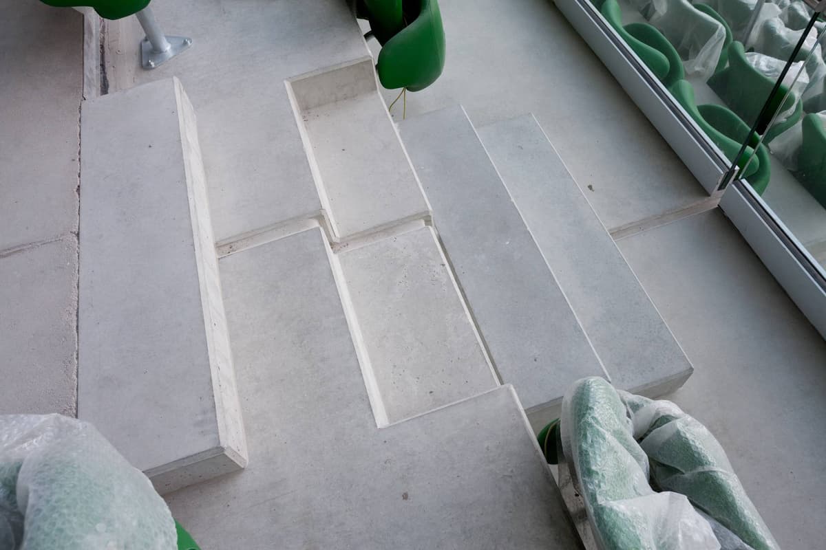 Betonowe schody na Tarczyński Arena we Wrocławiu