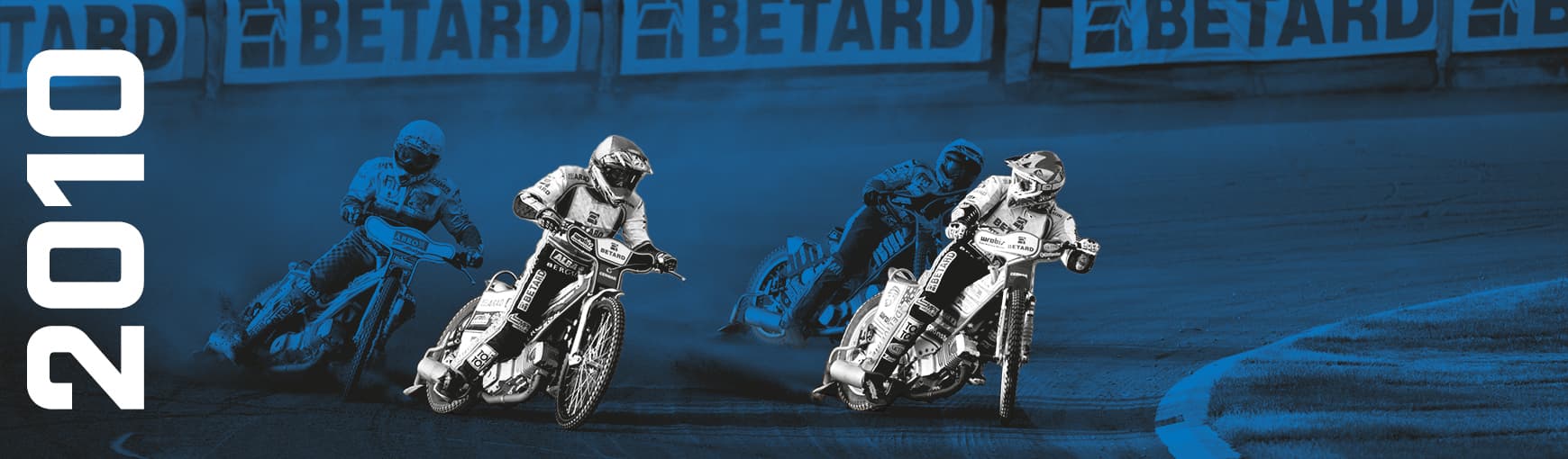 Dwóch żużlowców podczas zawodów.