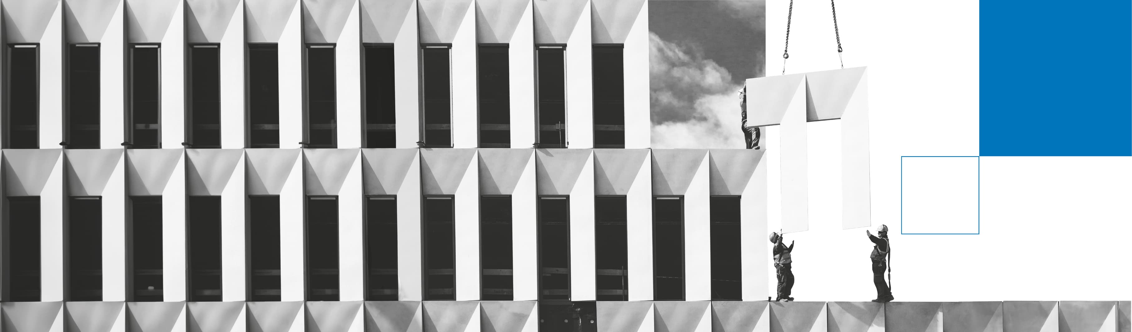 Montaż elewacji budynku.