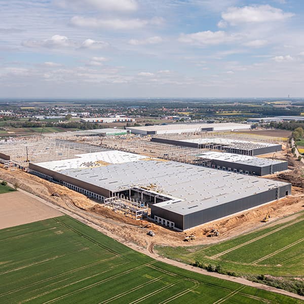 Kompleks magazynowy z konstrukcją prefabrykowaną betonową