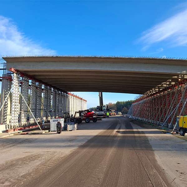 Przejście dla zwierząt z belek prefabrykowanych kablobetonowych